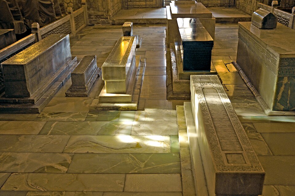 آراامگاه شاهرخ